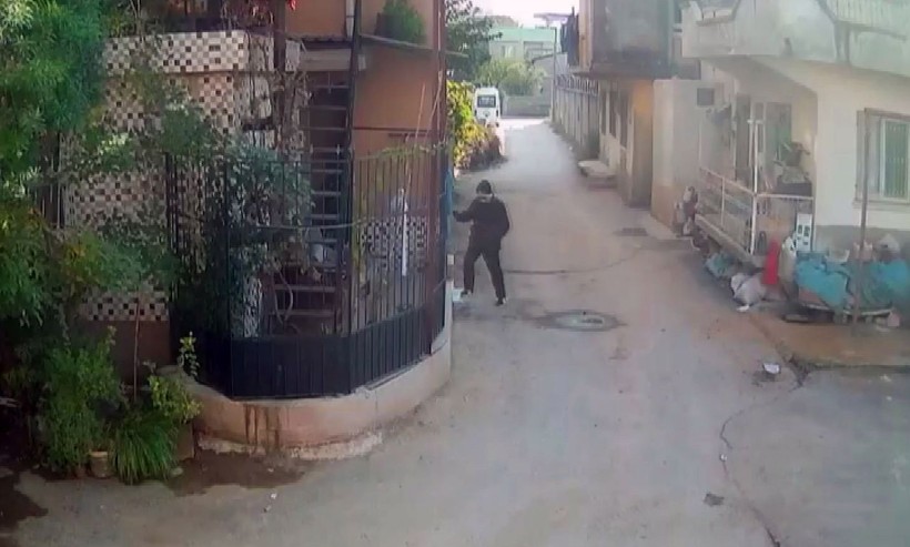 Adana'da insanlık bitmiş dedirten görüntüler! 72 yaşındaki kadını tekme tokat dövüp paralarını aldılar - Resim: 8