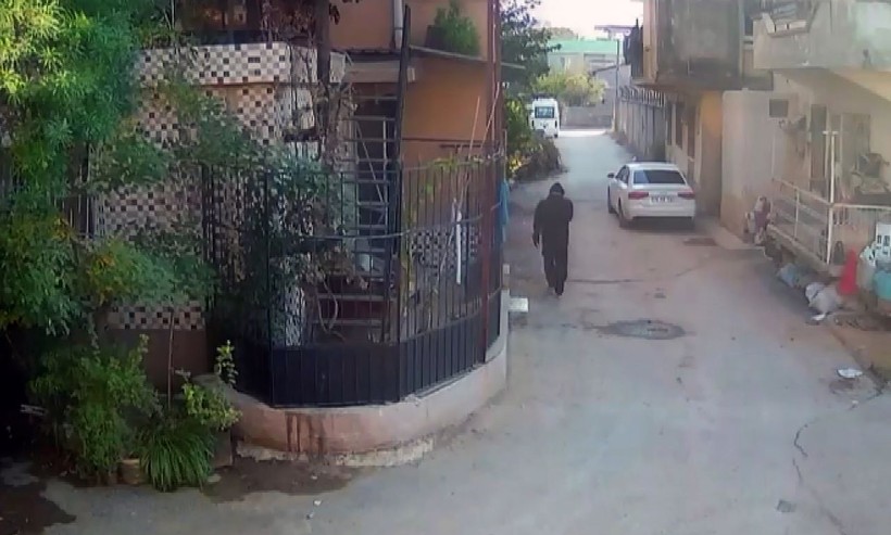 Adana'da insanlık bitmiş dedirten görüntüler! 72 yaşındaki kadını tekme tokat dövüp paralarını aldılar - Resim: 9