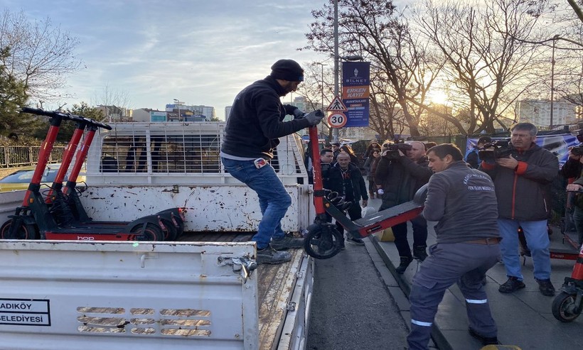 Kadıköy Belediyesi dün kaldırımlardaki scooterların toplatılacağını duyurmuştu! Hem toplatıldı hem de ceza yazıldı - Resim: 5