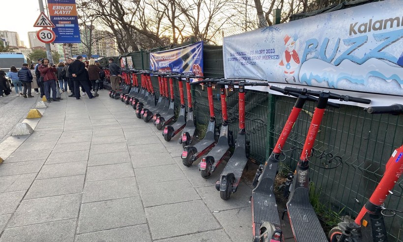 Kadıköy Belediyesi dün kaldırımlardaki scooterların toplatılacağını duyurmuştu! Hem toplatıldı hem de ceza yazıldı - Resim: 6