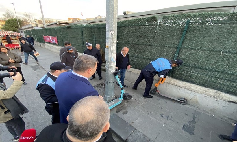 Kadıköy Belediyesi dün kaldırımlardaki scooterların toplatılacağını duyurmuştu! Hem toplatıldı hem de ceza yazıldı - Resim: 8