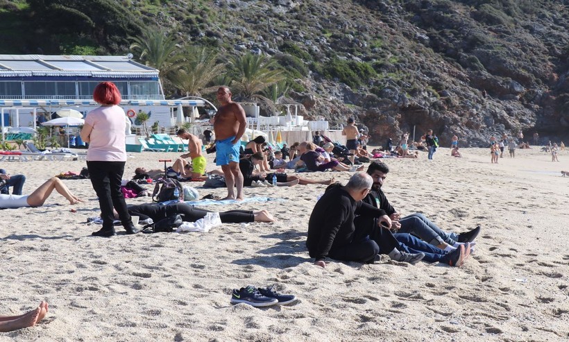 Ülke genelinde havaların soğumaması kuraklık yaratırken Alanya'da Ocak ayının güneşli havasında deniz keyfi yaşadılar - Resim: 10