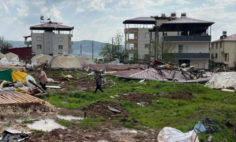 Kahramanmaraş'ta fırtına depremzedelerin çadırlarını uçurdu! Yaralılar var - Resim: 6