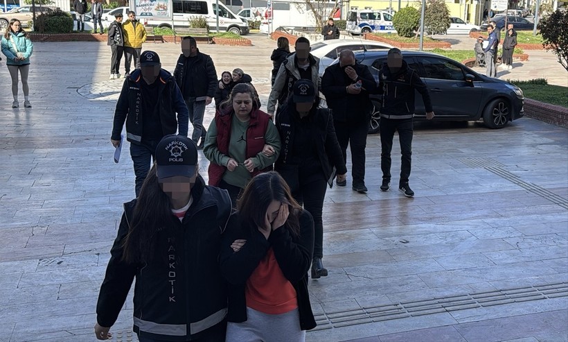 Aydın ve Ordu'da, usulsüz yeşil reçeteli ilaç operasyonunda gözaltına alınan 5 şüpheliden 3'ü...