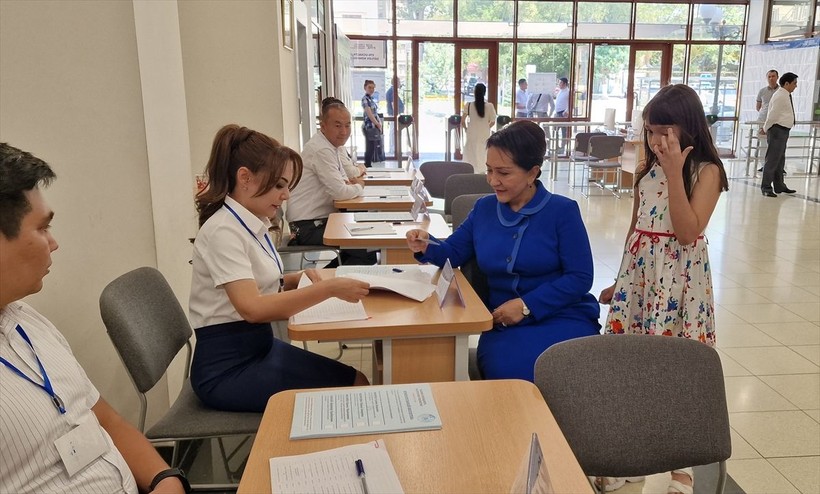 Özbekistan'da cumhurbaşkanlığı erken seçimi için oy kullanma süreci başladı - Resim: 9