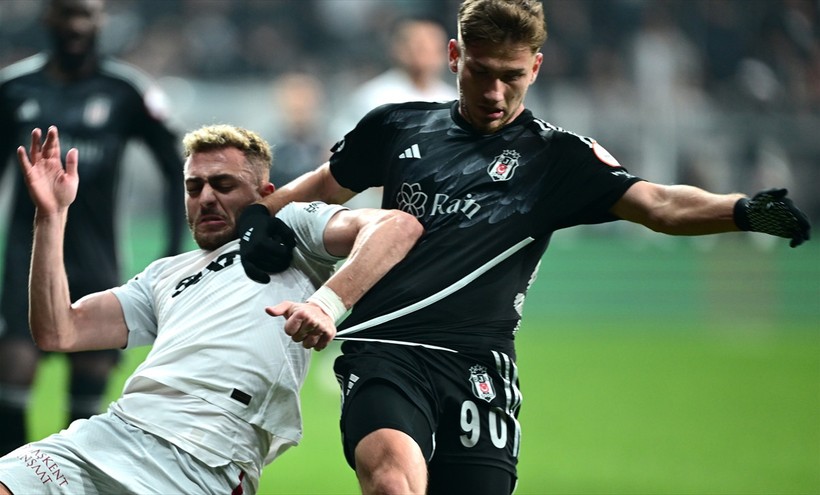 Galatasaray, Beşiktaş'ı yeni stadında ilk kez yenerek liderliğini sürdürdü - Resim : 1
