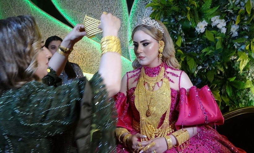 Bir aşiret düğünü klasiği! Geline 3 kilo altın, damada da 3 milyon lira takıldı - Resim: 11