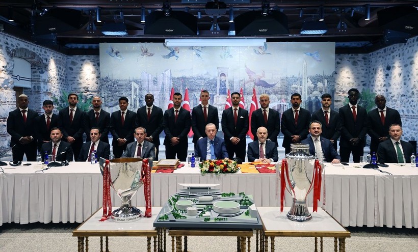 Cumhurbaşkanı Erdoğan Galatasaray'ı kabul etti! Osimhen, Barış Alper Yılmaz, Muslera... Formalarını hediye ettiler - Resim: 8