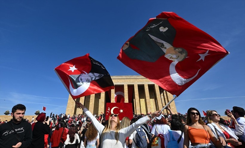 100. Yıl Kutlamaları nedeniyle Anıtkabir'de dün ziyaretçi rekoru kırıldı - Resim: 78
