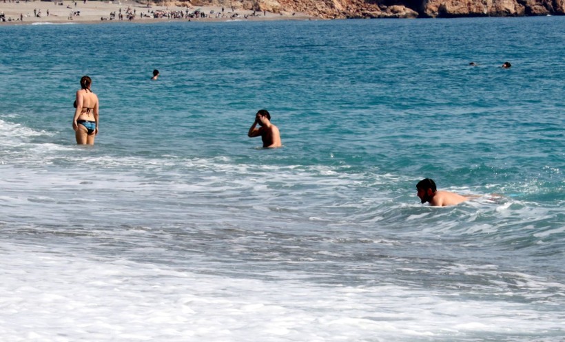 Antalya'da mart ayında deniz sefası - Resim: 1
