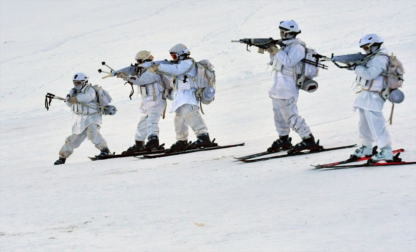 Komandoların Kars'ın karlı dağlarında zorlu eğitimi❄️⛷️🗻 - Resim: 35