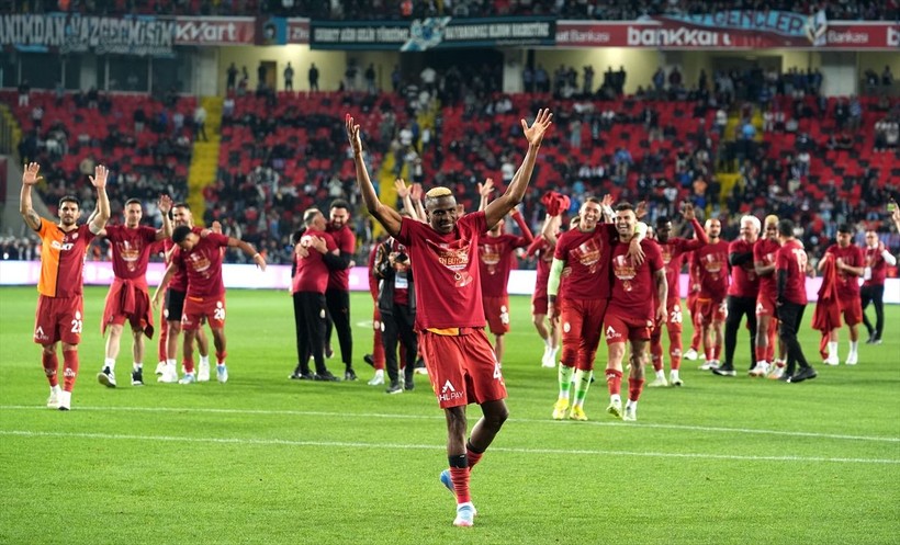 Galatasaray taraftarında büyük hazırlık! Victor Osimhen gitmesin diye harekete geçtiler - Resim: 14