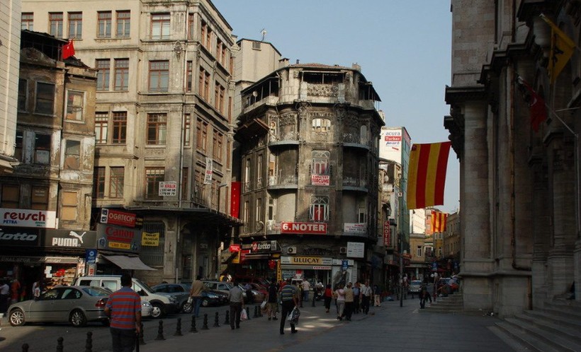 119 yıllık tarihi Vlora Han harabeye döndü! - Resim: 1