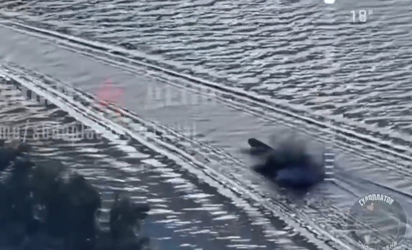 Rusya Ukrayna askerlerini taşıyan feribotu Kamikaze drone ile vurdu - Resim: 6
