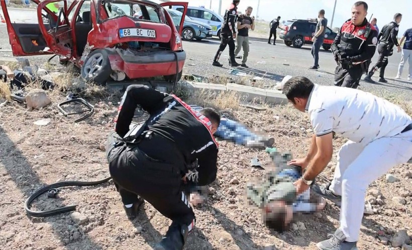 AYT sınavına giderken korkunç kaza: 1 ölü, 10 yaralı - Resim: 28
