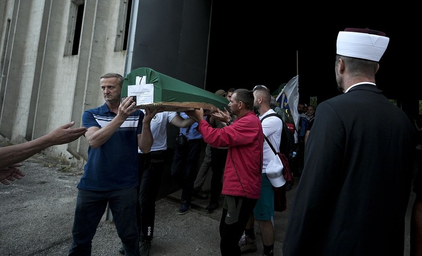 Srebrenitsa soykırımının 30. yıl dönümü! 7 kurbanın cenazesi anıt mezarlığa taşındı - Resim: 20