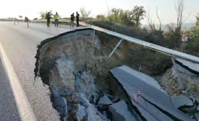 Kuşadası'nda çöken yolun akıbeti belli oldu