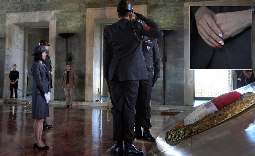 Japonya Altes Prensesi Akiko Mikasa'nin Anıtkabir ziyaretinde dikkat çeken detay