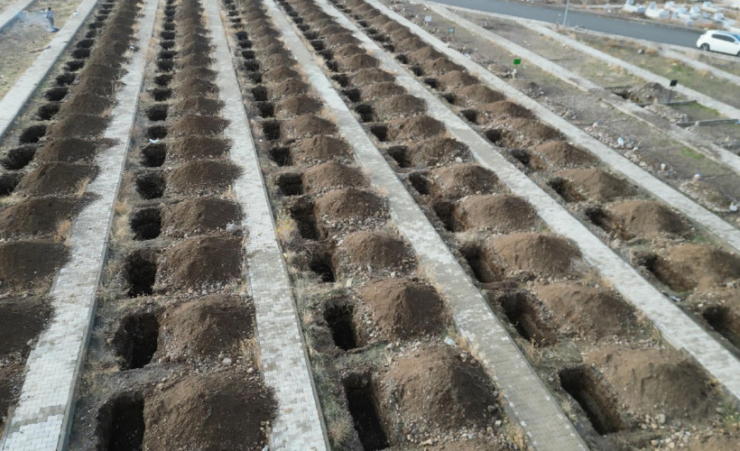 Erzurum'da dondurucu soğuklar öncesi '500 kışlık mezar' kazıldı