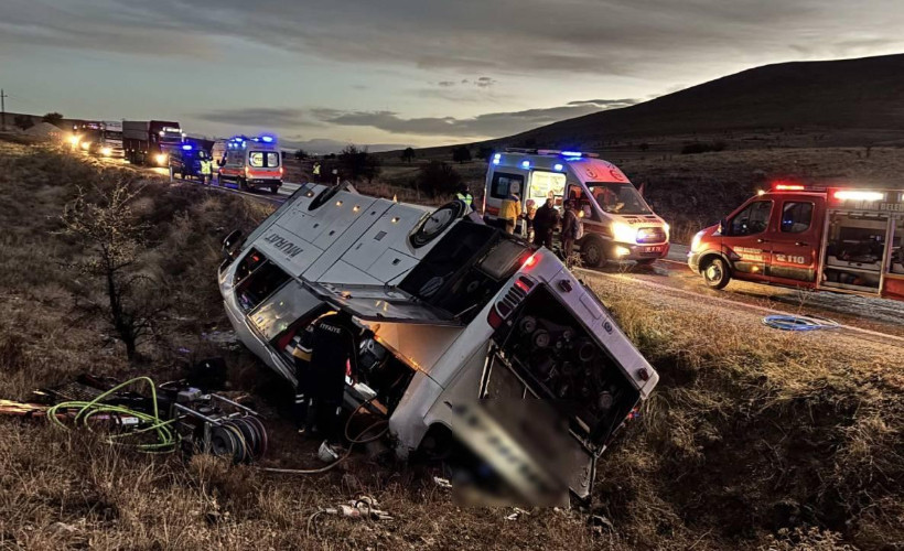 Afyonkarahisar'da Yolcu Otobüsü Devrildi: 2 Ölü, 21 Yaralı