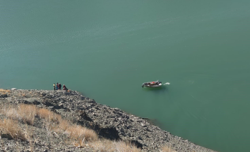 Zernek Barajı’na uçtu: Van’da 3 kişilik otomobil baraj gölüne düştü