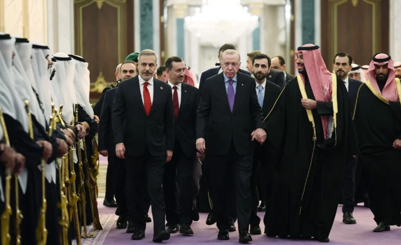 Cumhurbaşkanı Erdoğan’ın diplomasi hamlesi Tel Aviv’i alarmda tuttu: Orta Doğu’da yeni üçlü denge mi kuruluyor?