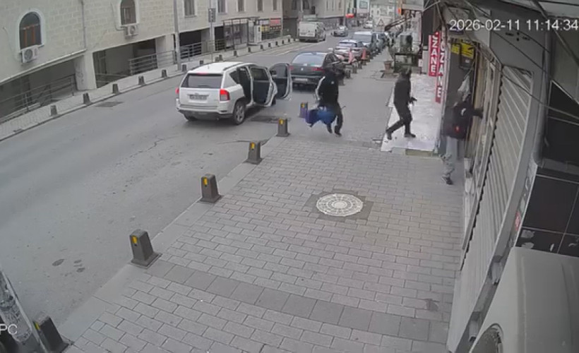 Eyüpsultan’da kuyumcuya soygun girişimi kamerada