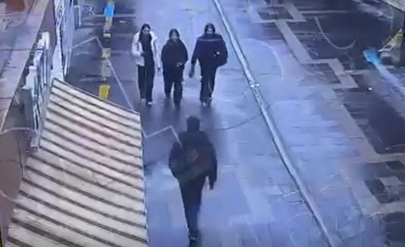 'Birini bıçaklamam lazım' dedi, 16 yaşındaki kız çocuğunu bıçakladı! O anlar kamerada