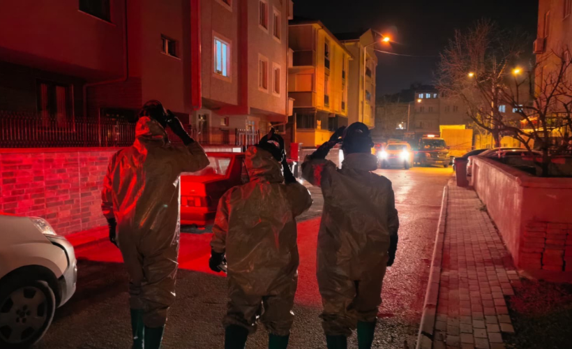 Gaz kaçağını çakmakla kontrol etti