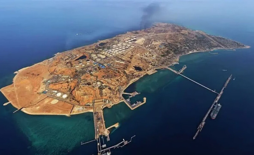 Petrolün kalbine darbe! ABD Hark Adası’nı bombaladı, İran intikam yemini etti