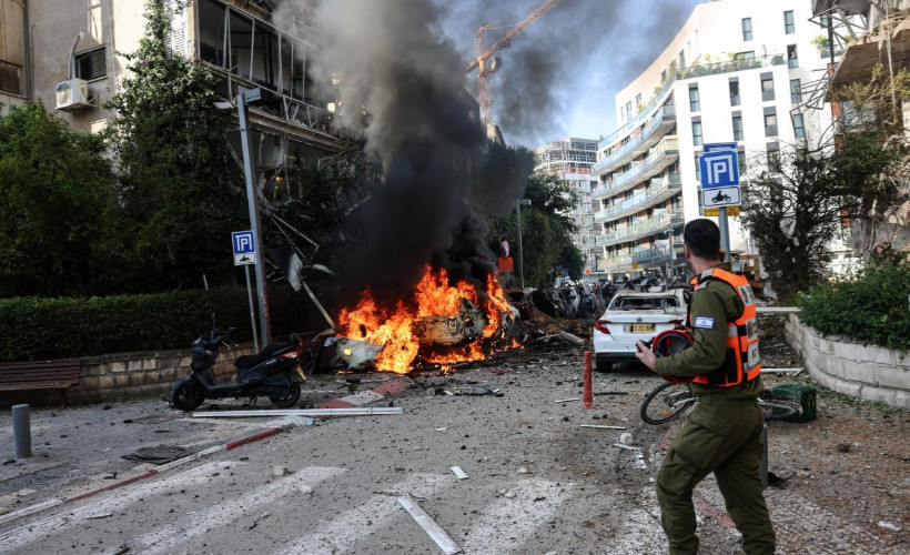 İsrail basını duyurdu: İran'ın füzesi İsrail Savunma Bakanlığı kompleksinin yanına düştü