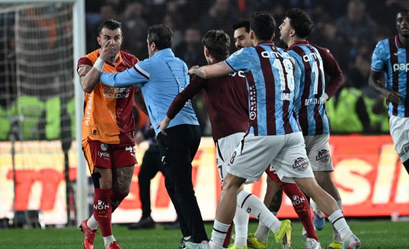 Trabzon'da maç biter bitmez saha karıştı