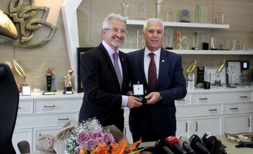 Bursa Büyükşehir Belediye Başkanı Başkan Bozbey ilk iş olarak yardımcısını sattı
