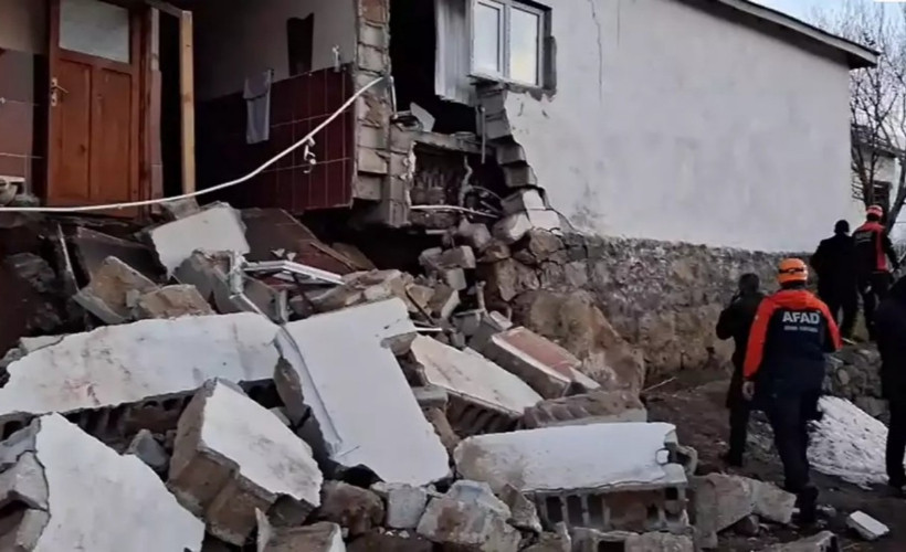 Ağrı'da 4.3 büyüklüğünde deprem! Bazı köylerde evlerde hasar oluştu