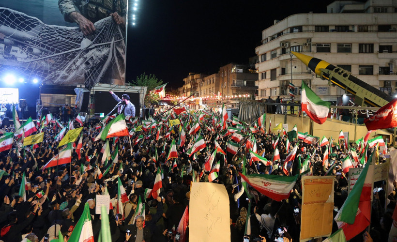 Ateşkes uzadı, gerilim tırmandı: Tahran’da balistik füze gösterisi