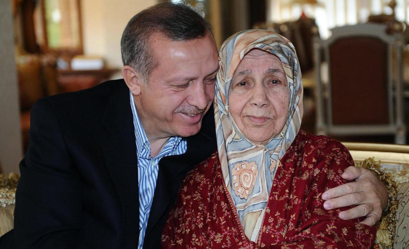 Cumhurbaşkanı Erdoğan'dan anneler günü mesajı: Güçlü Türkiye'nin inşasında en büyük pay sahipleri