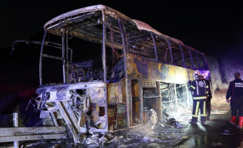 Bariyere çarpan yolcu otobüsü alev aldı: 8 ölü 33 yaralı