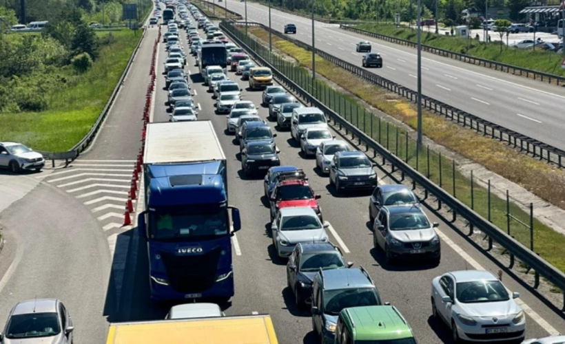 TEM Otoyolu'nu kullanacak sürücüler dikkat! İstanbul yönü trafiğe kapatılıyor