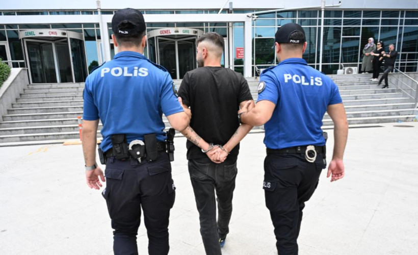 Kırmızı bültenle aranan firari Mersin'deki Çukurova Uluslararası Havalimanı'nda yakalandı
