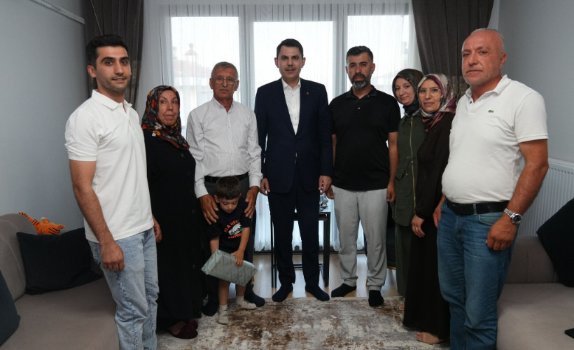 Bakan Kurum’dan Adıyaman’da duygulandıran ziyaret: 9 yakınını kaybeden dedeye anlamlı buluşma