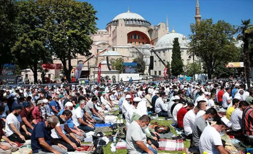 Ayasofya-i Kebir Cami-i Şerifi'nin yıl dönümü! 6 yıl önce bugün ibadete açıldı!