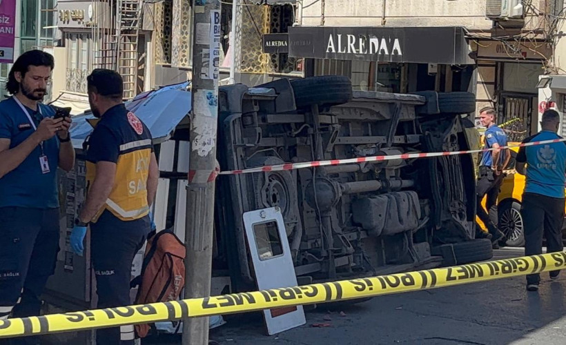 İETT otobüsü ambulansa çarptı: 5 yaralı
