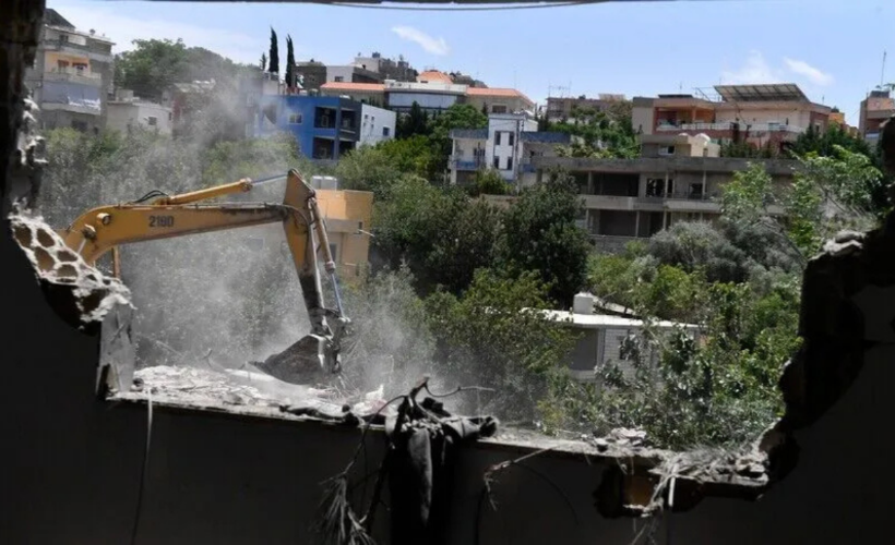 İsrail ordusu, ateşkese rağmen Lübnan'ın güneyinde evleri iş makineleriyle yıktı