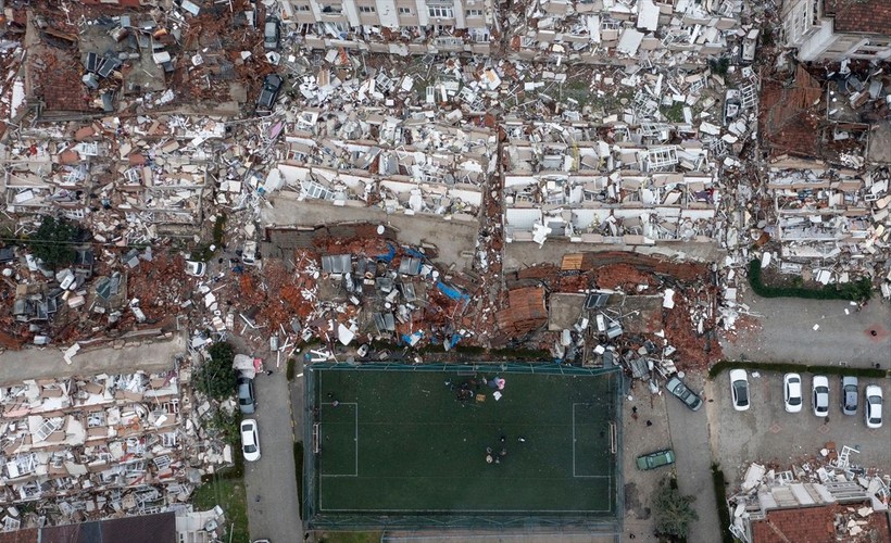Son dakika deprem haberleri... Kahramanmaraş'ta meydana gelen depremler Hatay'da meydana gelen yıkım havadan görüntülendi - Resim: 2
