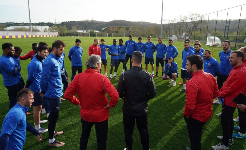 Eyüpspor Teknik Direktörü Arda Turan ilk antrenmanına çıktı - Resim: 5