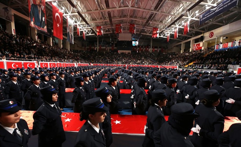 İçişleri Bakanı Ali Yerlikaya 12 bin 76 polisin mezuniyet törenine katıldı! "Herkesin polisi kendi vicdanıdır fakat polis, vicdanı olmayanların karşısındadır" - Resim: 19