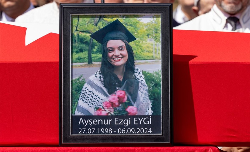 İsrail askerlerince öldürülen Ayşenur Ezgi Eygi, son yolculuğuna uğurlandı - Resim: 20
