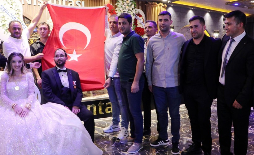 Gerçek aşk dedirten olay: Patlamada sol yanı felç kalan uzman çavuş sevgilisiyle evlendi - Resim: 9