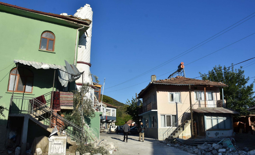 Balıkesir'deki depremin ardından Sındırgı havadan görüntülendi - Resim: 10