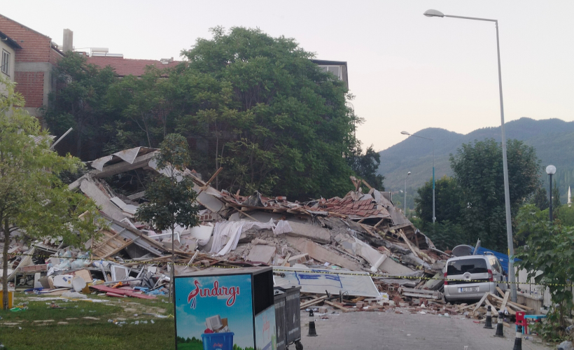 Balıkesir'deki depremin ardından Sındırgı havadan görüntülendi - Resim: 3